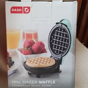 dash aqua snowflake mini maker